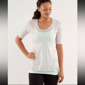 Lululemon Puri Tee Short Sleeve Tee in Beige and Dune Tonka Stripe Sz 6